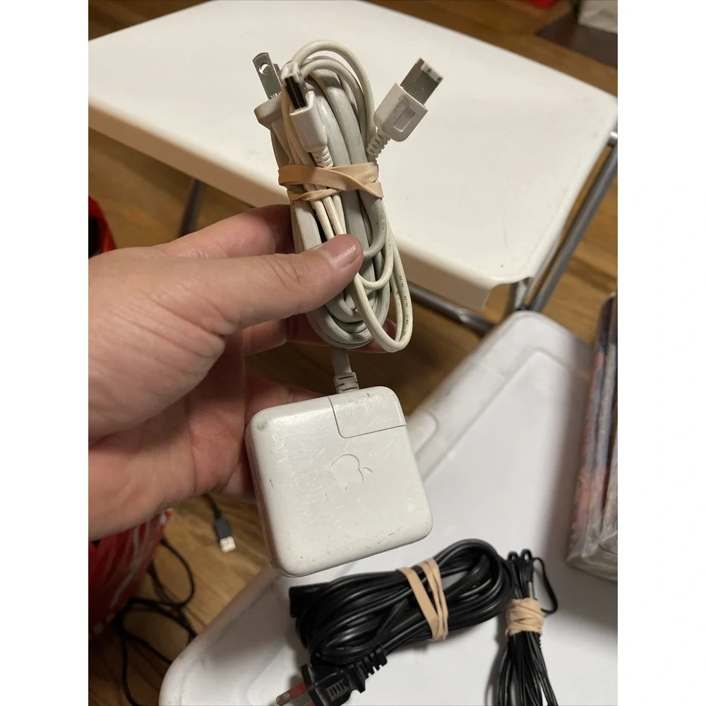 Apple MacBook Power Adapter (15)